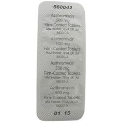 Vue arrière d'une plaquette thermoformée de comprimés pelliculés d'azithromycine 500mg